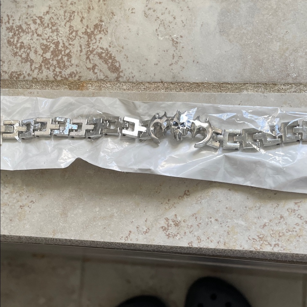 NEW Silver Bracelet with Skull